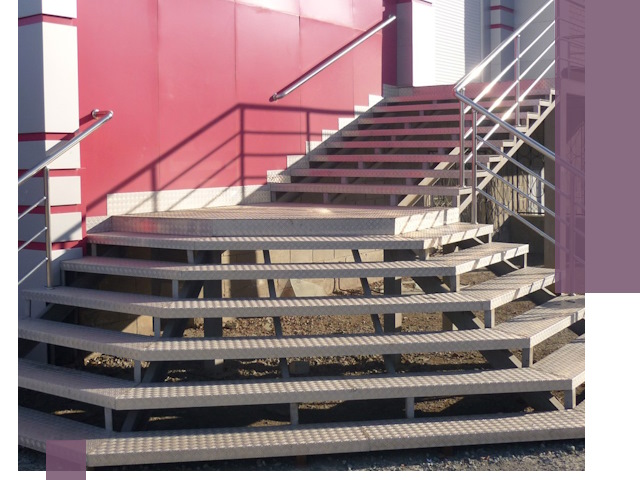 Лестницы для магазина в Куйбышеве — изготовление и монтаж