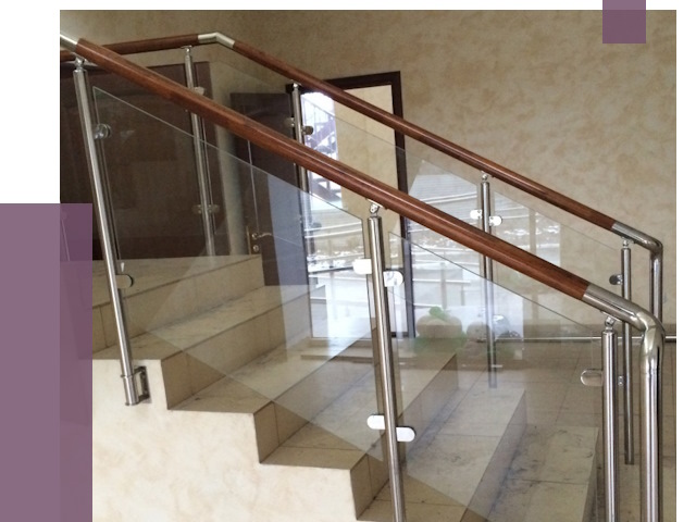 Комбинированные перила из металла и дерева в Куйбышеве