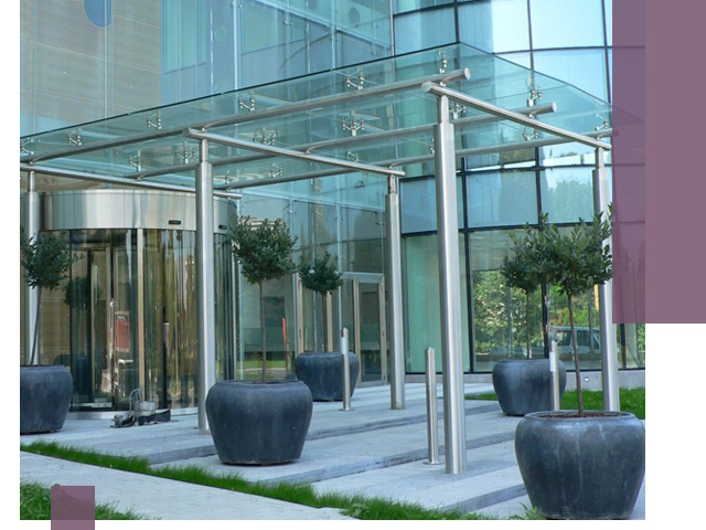 Навесы из стекла на заказ в Куйбышеве — монтаж и установка